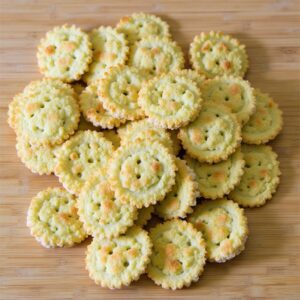 Green Onion Sesame Crackers